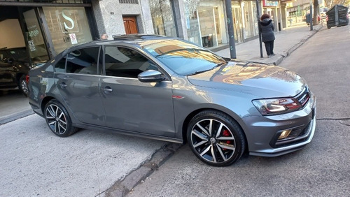 Imagen 6 de 17 de Volkswagen Vento 2018 2.0 Tsi Gli 211cv App Connect + Nav