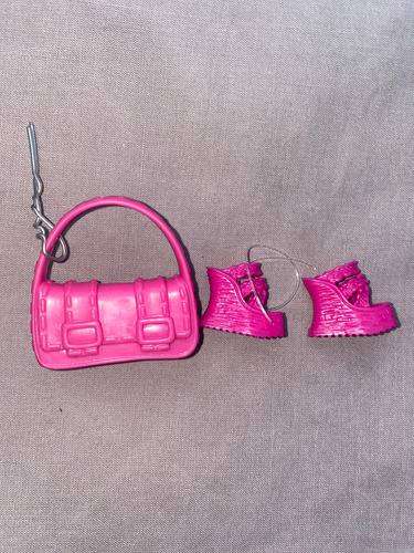 Muñeca Barbie Summer Con Accesorios Fabulosos Mattel 2006 (Usado)