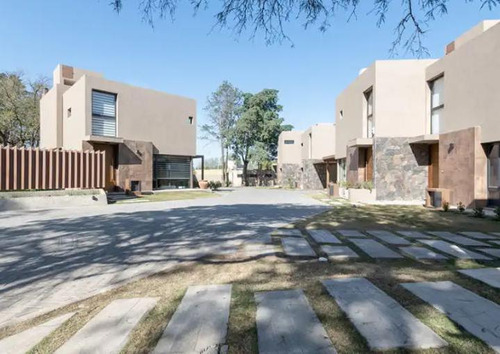 Casa En Venta 3 Dormitorios Barrio Cerrado Con Seguridad - Villa Belgrano Excelente Ubicación