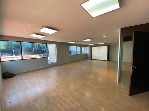 Excelente Oficina De 250 M2 En Prado Norte
