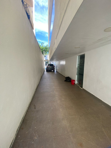 Edificio Comercial En Venta, Sector Cacicazgos.