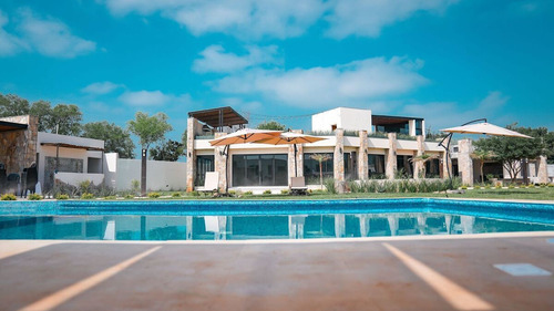 Casa En Venta En Los Lirios En Montemorelos