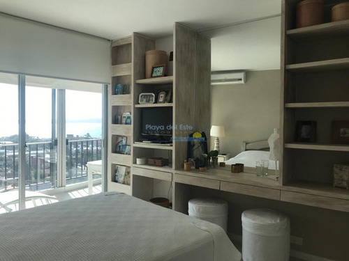 Apartamento En Península 2 Dormitorios Con Vista Al Puerto- Ref: 11653