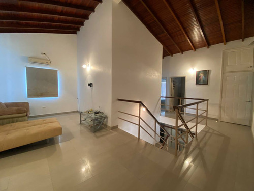 Casa De Dos Niveles Mas Una Parcela En Mundo Nuevo, Los Robles