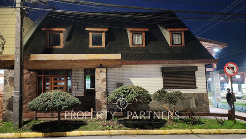Hotel Y Locales Comerciales En Esquina Principal