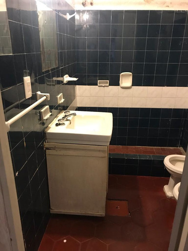 Venta Apartamento Con Renta En Brazo Oriental. 1 Dormitorio.