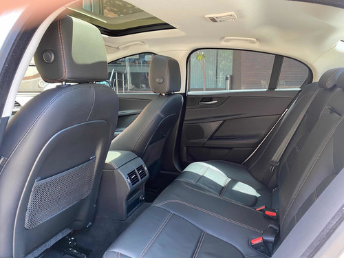 Jaguar Xe 2017 2.0 I4 Prestige