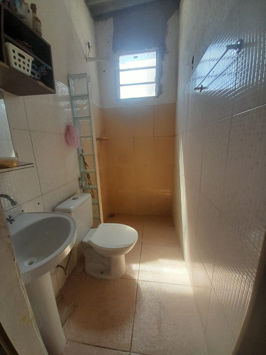 Casa De 7 Cômodos,2 Quartos 2 Banheiros 3 Salas