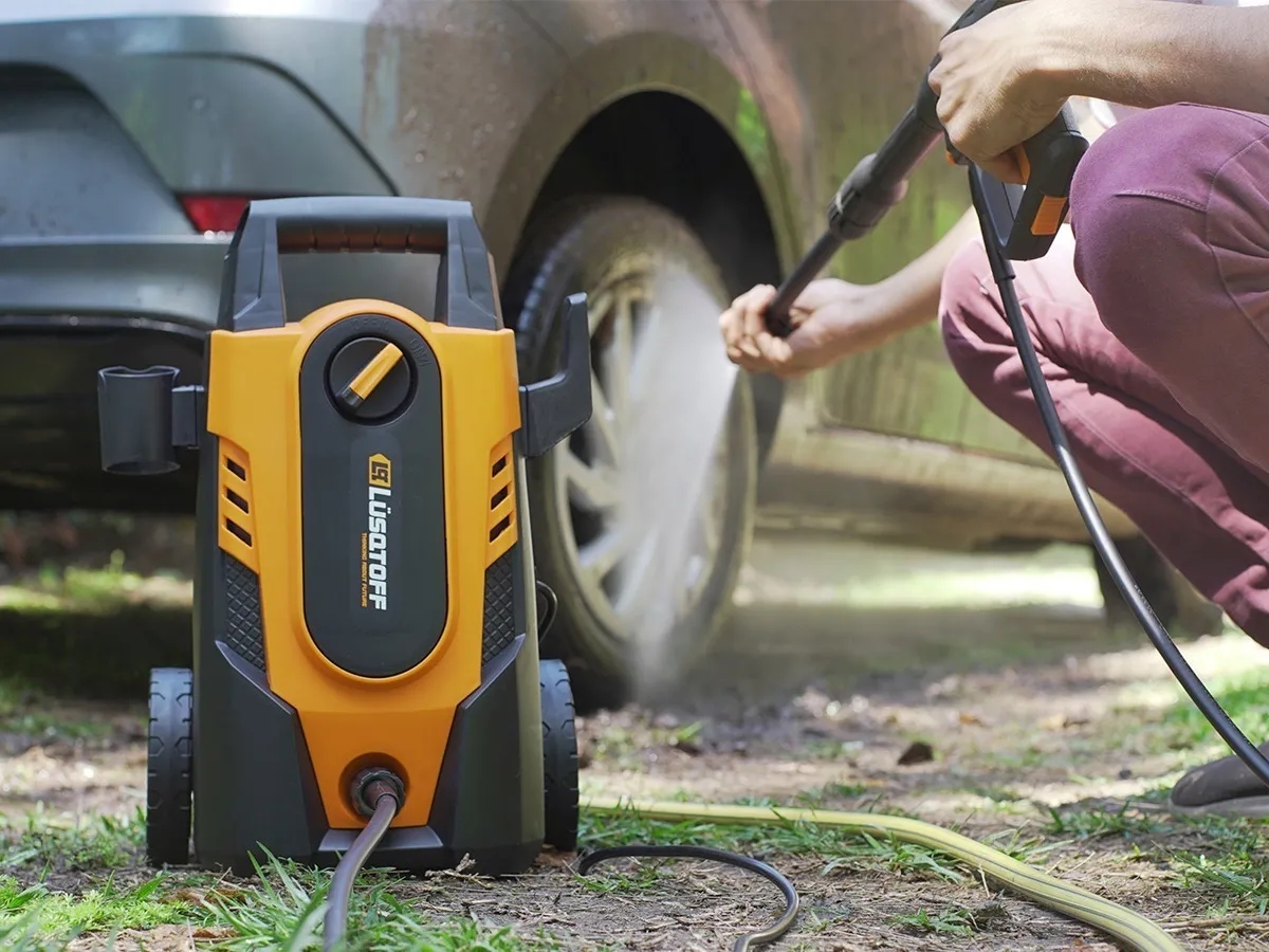 Hidrolavadora eléctrica Lüsqtoff HL-120 naranja y negra de 1200W con 105bar de presión máxima 220V - 50Hz