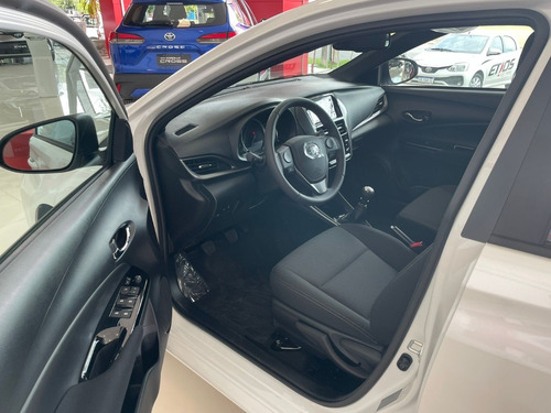 Imagen 9 de 11 de Toyota Yaris 1.5 107cv Xls 5p Sarthou