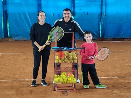 Imagen 2 de 5 de Clases De Tenis Bajo Techo. Ambos Sexos.