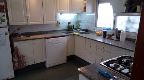 Excelente Casa Al Frente Totalmente Reciclada En Buena Zona
