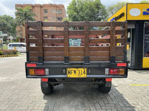 Nissan Np300 Frontier 2.4 Estacas 2013