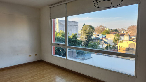 Departamento Sobre Av. Alsina