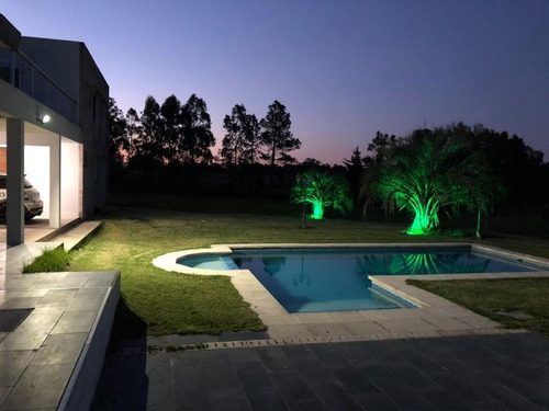 Chacra De 6 Suites, Piscina, Parrillero Y Hermosas Vistas !!