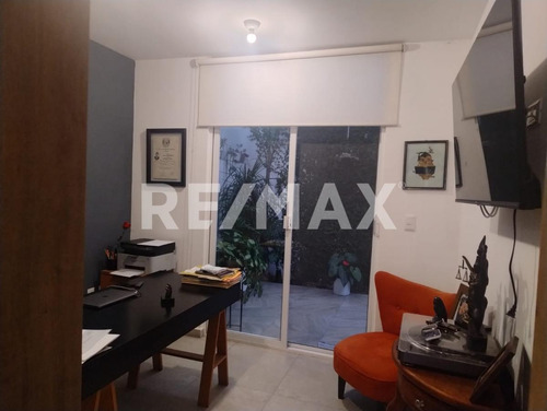 Casa En Venta En Condominio Con 3 Habitaciones Y Una En Pb, Tiene Jardín Y Amenidades En San Isidro Juriquilla