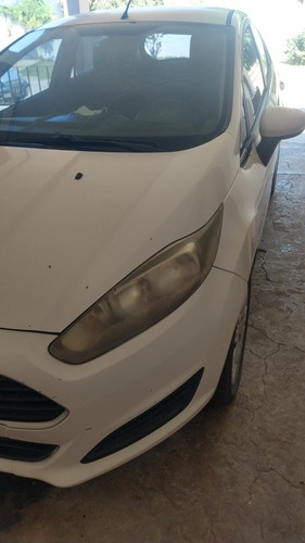 Ford Fiesta Kinetic Design 1.6 Sedan S 120cv 2014