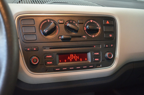 Imagen 12 de 22 de Volkswagen Move Up! 5p 2016