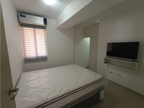 Apartamento En Alquiler En Las Chimeneas Amoblado Cb-9028389