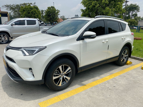 Imagen 3 de 25 de Toyota Rav 4 2017 Street 4x2