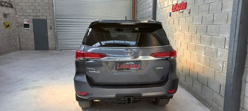 Imagen 6 de 15 de Toyota Sw4 2018 2.8 Srx 177cv 4x4 7as At