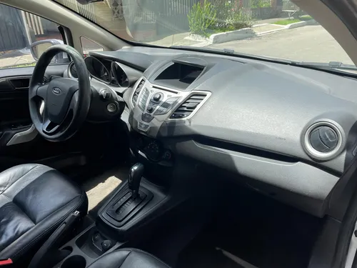 Ford Fiesta 1.6 Sportback Automática
