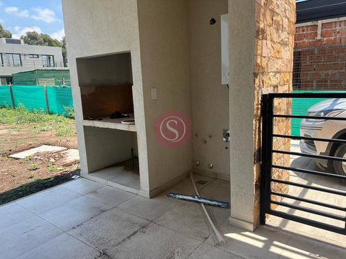 Casa En Venta En Santo Tomas, Pilar, G.b.a. Zona Norte