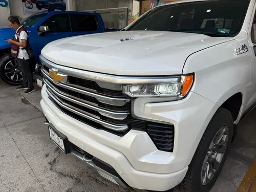 Chevrolet Cheyenne 6.2 High Country 4X4 At