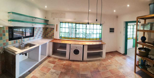 Hermosa Casa Con Parque Y Jardin En Barrio Joven Imperdible