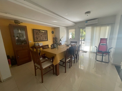 Imagen 3 de 12 de Venta- Casa Y Dúplex Unificados Los Robles ! Se Venden Juntos O Separados