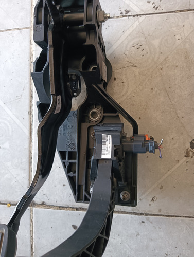 Pedal De Acelerador Peugeot Partner 3cil 2023-2024 Turbo (Usado)