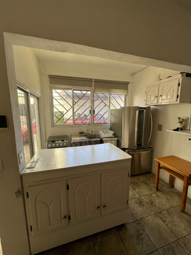 Casa En Venta En Col. Cuauhtemoc De Un Solo Nivel Con Jardín