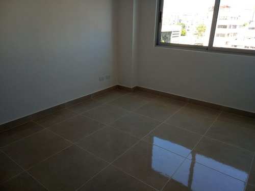 Alquilo Apto De 3 Habitaciones En Bella Vista Prox A La 27 De Febrero.