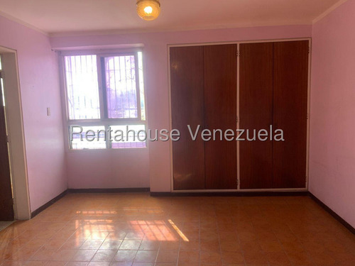 Apartamento Para Remodelar En Venta, Urb. La Urbina