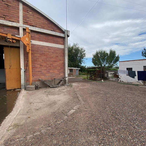 Vendemos Bodega Ubicada En Carril Chimba Y Panamericana, Frente A Bodega Crotta.