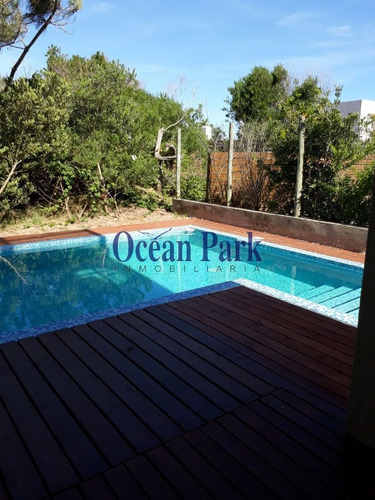 Imagen 3 de 22 de A Pasos Del Mar. Amplia, Piscina - Loto De Cristal