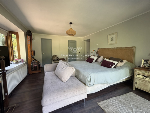 Casa Chilena, Parcela En Condominio. 5d+4b + Servicios.