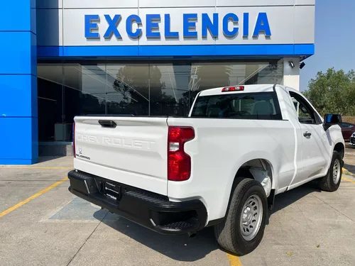 Chevrolet Silverado 4.3 V6 1500 WT Cabina Regular 4x2 At