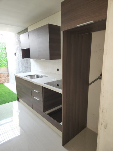 Town House En Res. Villa Florencia, Mañongo -tazajal. Vende Crismelia Castillo Plth-281