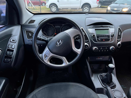 Imagen 6 de 11 de Hyundai Tucson 2.0 Gl 5mt 2wd