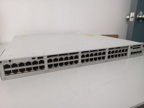 Switch Cisco Catalyst 9300, 48 Puertas Poe, Usado