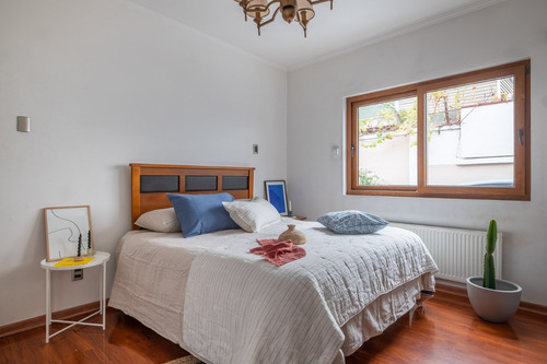 Casa Con 527 M2 De Terreno, Remodelada, Piscina, 5 Dorm.