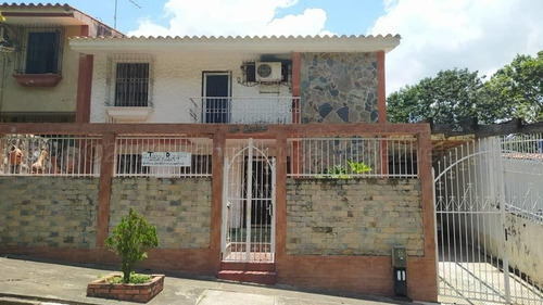 Casa En Venta Trigal Norte Valencia Carabobo Calle Ciega Piscina Balcon Vigilancia Excelente Ubicacion Gmp