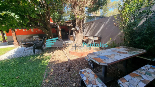 Casaquinta En Barrio La Union, A Mts De El Trebol, Con 3 Dormitorios Y Piscina