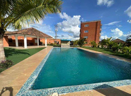 Cgi+ Luxury Vende Townhouse En La Urb Terranova, El Tigre