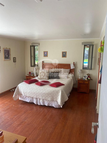 Casa En Venta De 5 Dorm. En La Florida