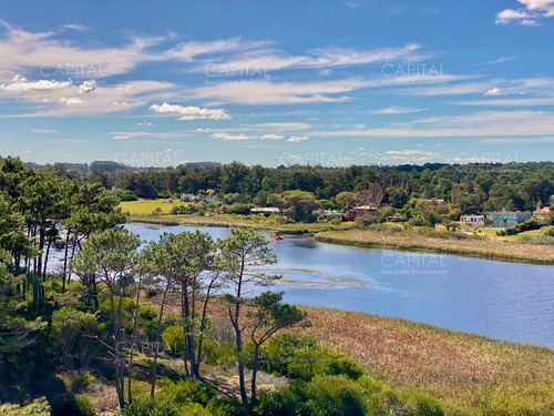 Apartamento En Venta A Estrenar De Tres Dormitorios En Poseidon Laguna, Punta Del Este
