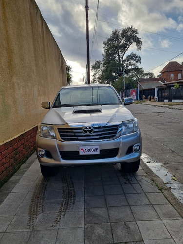 Imagen 2 de 11 de Toyota Hilux 3.0 Cd Srv Cuero 4x4 5at - A4 2015
