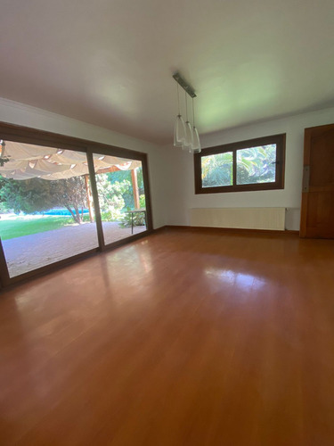 Linda Casa Estilo Chilena Con Vista A La Cancha De Golf