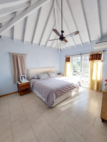 Imagen 15 de 23 de Casa Con Piscina En El Paraíso